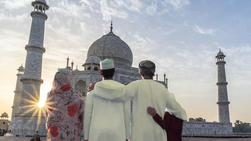 العمانيون في الخارج