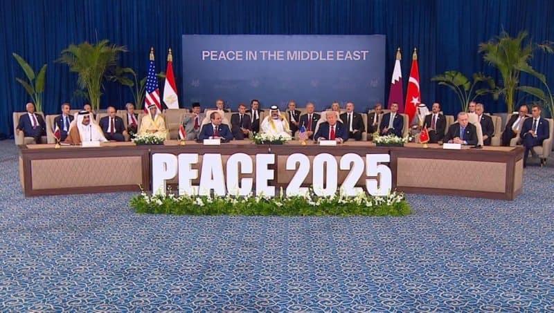 معالي السيد بدر بن حمد بن حمود البوسعيدي وزير الخارجية يترأّس وفد سلطنة عُمان المشارك في قمة شرم الشيخ للسلام