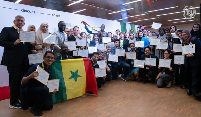 جنيف: تكريم محافظة مسندم على هامش القمة العالمية لمجتمع المعلومات