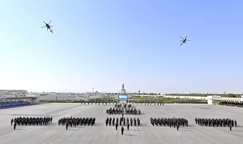 Minister at Royal Guard of Oman celebration