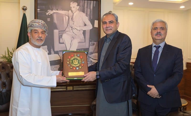 باكستان: سفير سلطنة عُمان يلتقي وزير الداخلية لبحث التعاون الثنائي