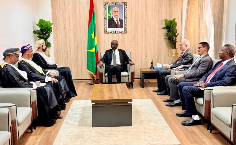 وزير الخارجية الموريتاني يستقبل رئيس الدائرة العربية بوزارة الخارجية العمانية