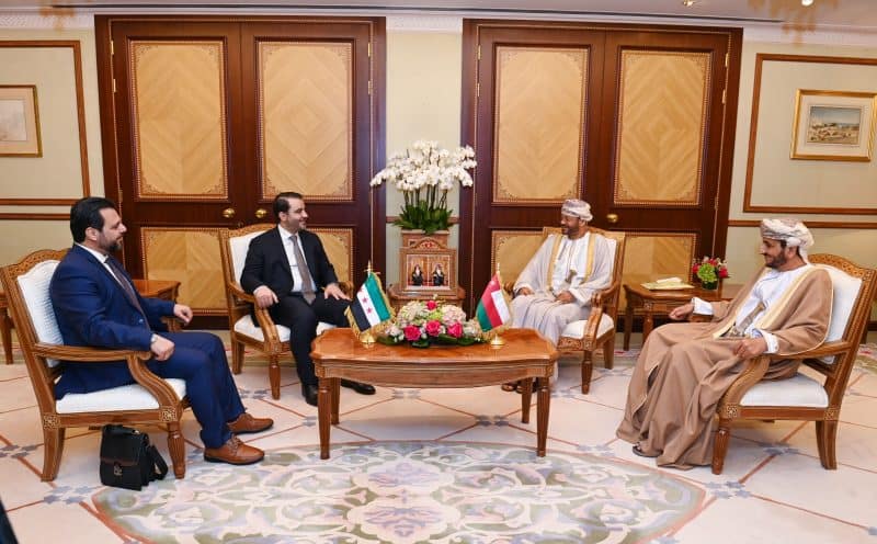 وزير الخارجية يبحث مع نظيره السوري آفاق تطوير التعاون الثنائي في مختلف المجالات