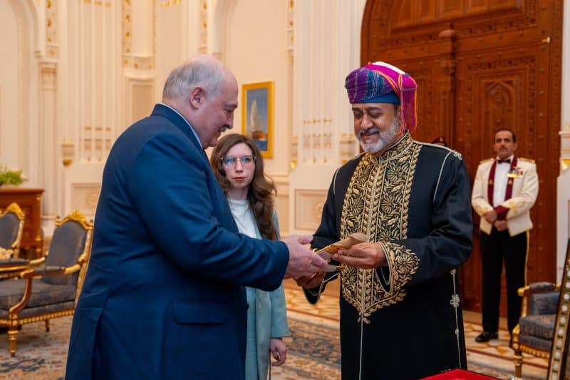 جلالةُ السُّلطان المعظم يُقيم مأدبة عشاء تكريمًا للرئيس البيلاروسي