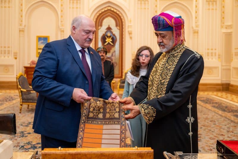 جلالةُ السُّلطان المعظم يُقيم مأدبة عشاء تكريمًا للرئيس البيلاروسي