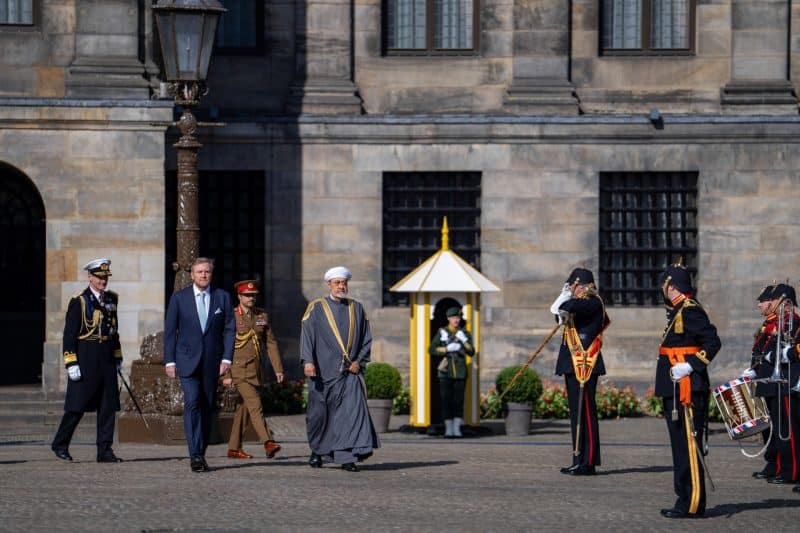 مراسمُ استقبال رسميّةٌ لجلالةِ السُّلطان المعظّم