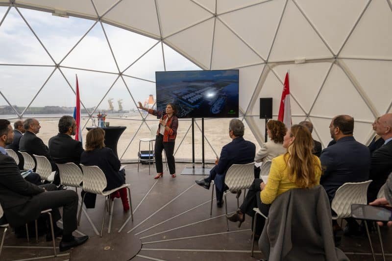 Omani officials visit the Port of Amsterdam