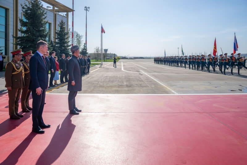 His Majesty arrives in Russia