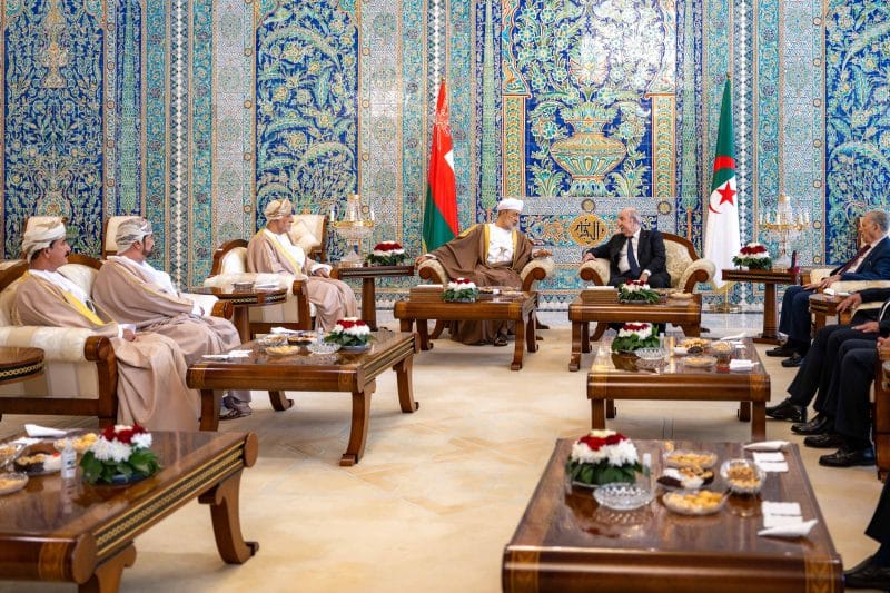 جلالةُ السُّلطان المعظّم يصلُ إلى الجزائر