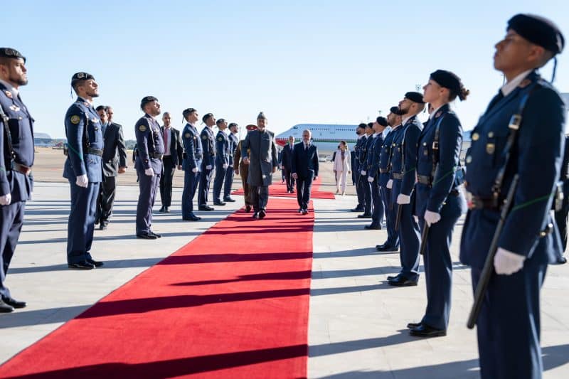 جلالةُ السُّلطان المُعظم يصل إسبانيا