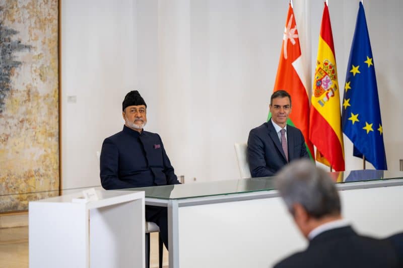 جلالةُ السلطان المعظم ورئيس الوزراء الإسباني يشهدان توقيع اتفاقية و6 مذكرات تفاهم