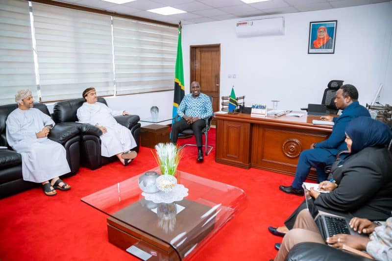 تنزانيا: نائب رئيس الوزراء ووزير الطاقة التنزاني يستقبل سفير سلطنة عُمان