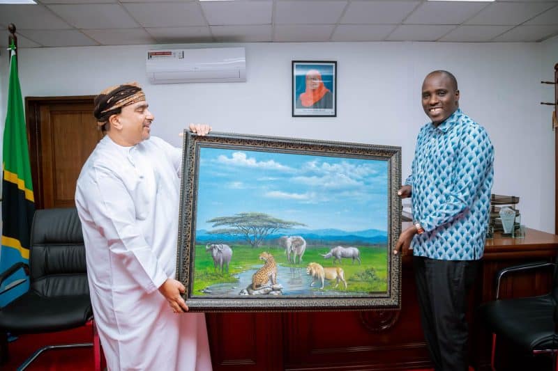 تنزانيا: نائب رئيس الوزراء ووزير الطاقة التنزاني يستقبل سفير سلطنة عُمان