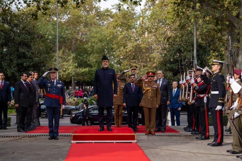 جلالةُ السُّلطان المعظّم يزور نصب الجندي المجهول في مدريد