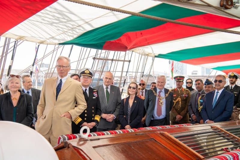 بريطانيا: سفينة "شباب عُمان الثانية" تستقبل مسؤولين رفيعي المستوى في ميناء بورتسموث