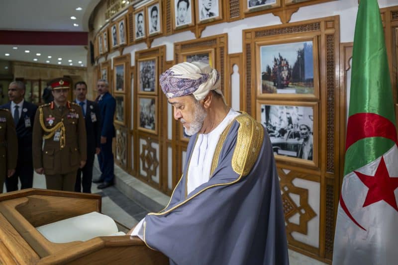 ورافق جلالةَ السُّلطان المعظم خلال الزيارة الوفد الرّسميّ المرافق لجلالتِه.