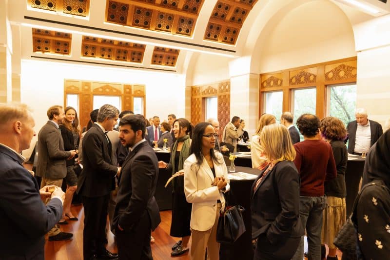 مركز السلطان قابوس في واشنطن يستضيف المستكشف البريطاني مارك إيفانز