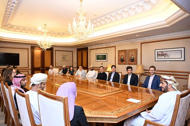 سعادة الشيخ خليفة الحارثي وكيل وزارة الخارجية للشؤون السياسية يلتقي اليوم بعدد من طلبة الدراسات العليا في جامعة ستانفورد