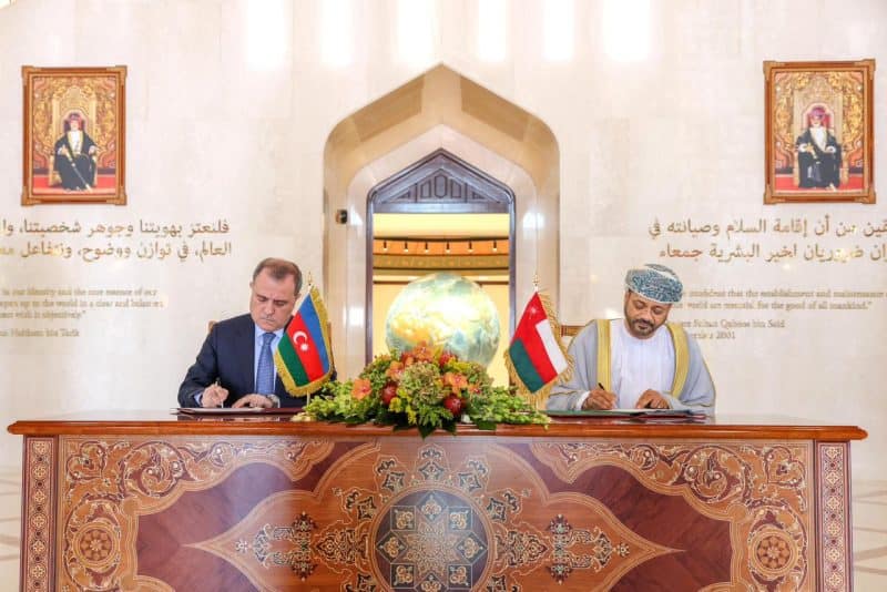 Minister meets Azerbaijani counterpart