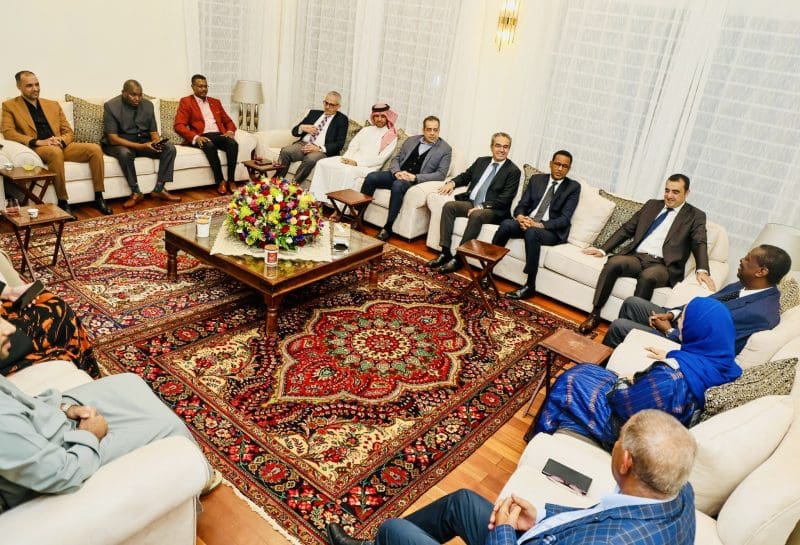 كينيا: السفيرة تقيم مآدبة عشاء على شرف رئيس الوزراء ووزير الشؤون الخارجية