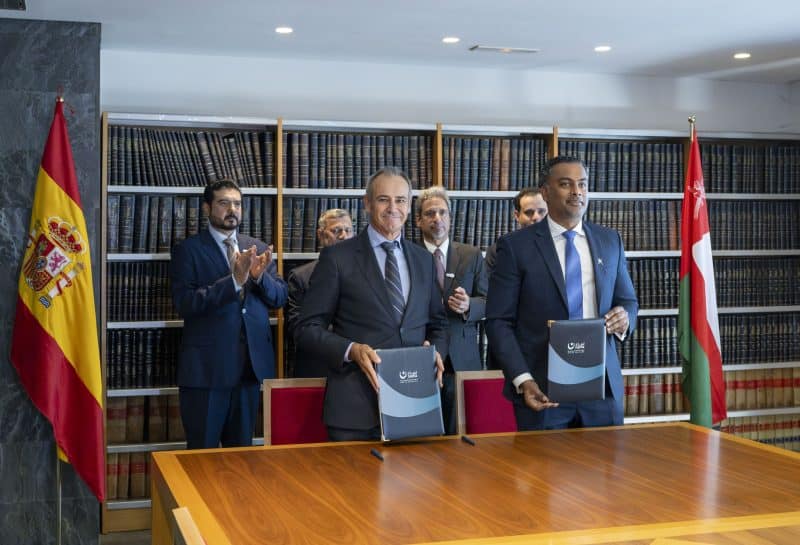 سلطنةُ عُمان وإسبانيا توقّعان 4 مذكّرات تفاهم في مختلف المجالات