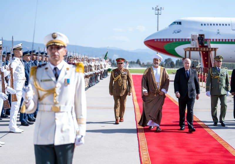 جلالةُ السُّلطان المعظّم يصلُ إلى الجزائر