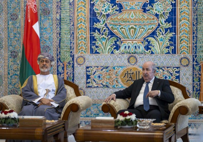 جلالةُ السُّلطان المعظّم يغادر الجزائر