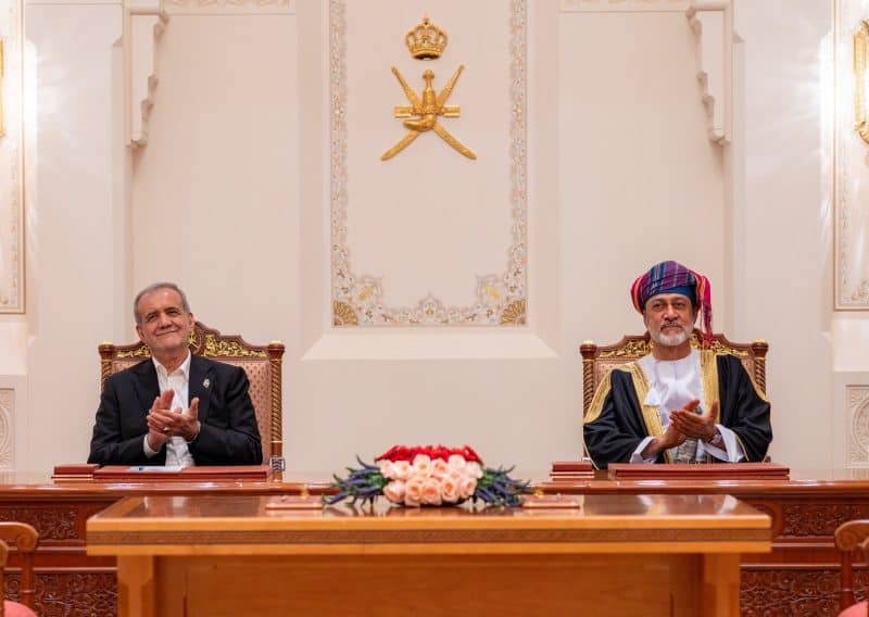 جلالة السُّلطان المعظّم والرئيس الإيراني يشهدان التوقيع على عددٍ من الاتفاقيات ومذكرات التفاهم