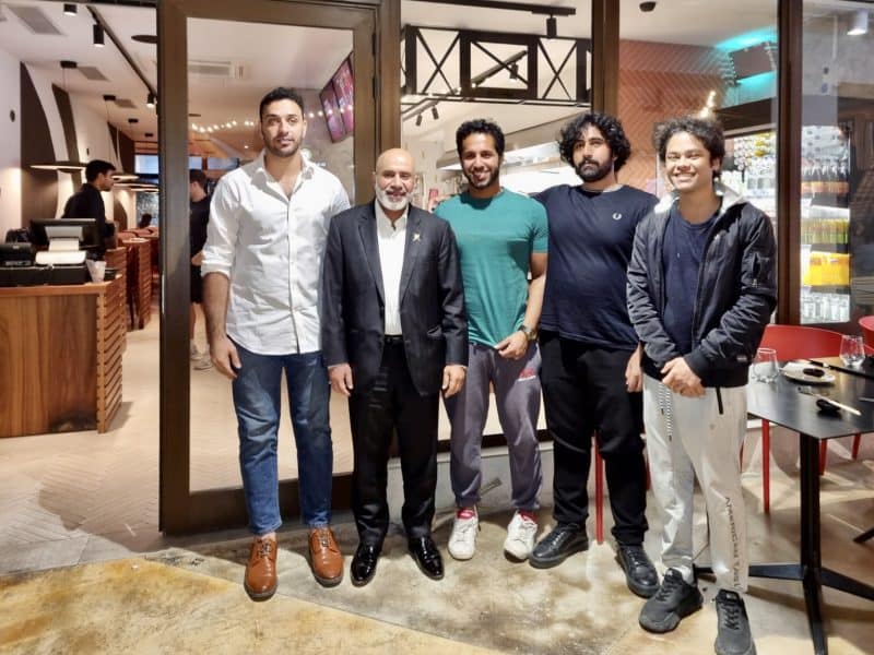 سمو السيد نزار بن الجلندى بن ماجد آل سعيد ملتقياً بعدد من الطلاب العمانيين في مالطا