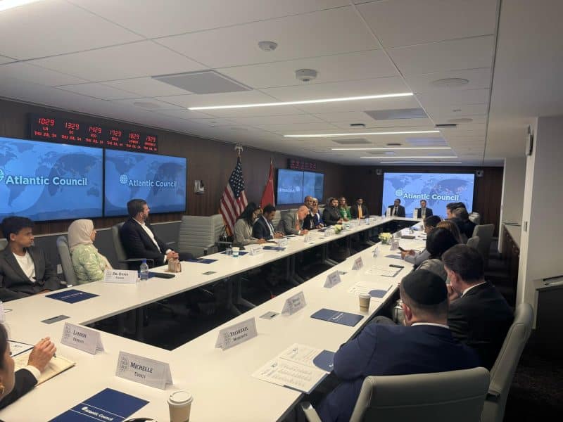 واشنطن: السفارة تقيم طاولة نقاش بحضور رئيس هيئة البيئة العمانية