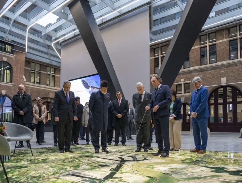 جلالةُ السُّلطان المعظم يزور ميناء أنتويرب البلجيكي