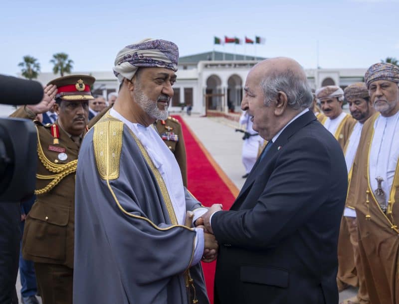 جلالةُ السُّلطان المعظّم يغادر الجزائر