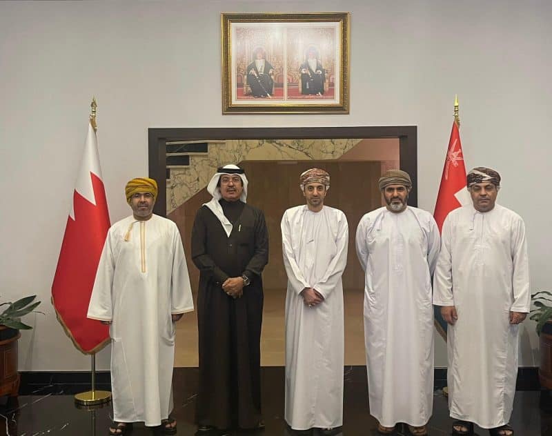 البحرين: سفارة سلطنة عُمان تحتفي بعطاء عبدالله أحمد في حفل تكريمي