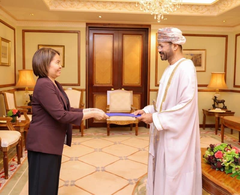 Minister receives a copy of the credentials of the Philippines’ Ambassador