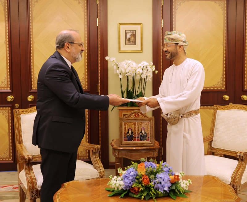 معالي السيد وزير الخارجية يتسلم رسالتين من نظيره الإيراني