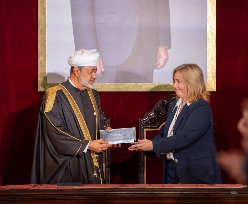 جلالةُ السُّلطان المُعظّم يزور قاعة مجلس مدينة مدريد