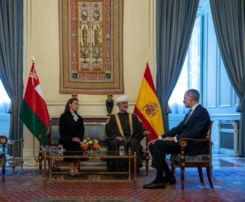 His Majesty holds private meeting with King of Spain