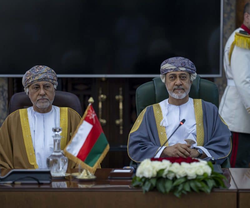 جلالةُ السُّلطان المعظّم والرئيسُ الجزائري يعقدان لقاءً ثُنائيًّا وجلسة مباحثات رسميّة