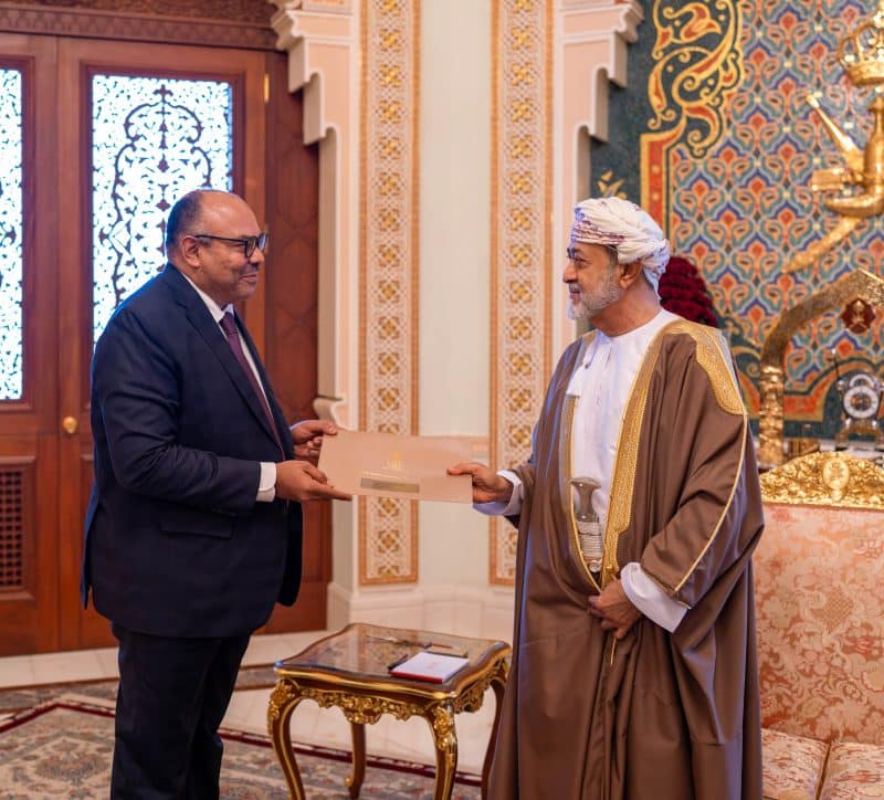 جلالةُ السُّلطان المُعظّم يتسلّم رسالةً خطيّةً من الرئيسة التنزانية