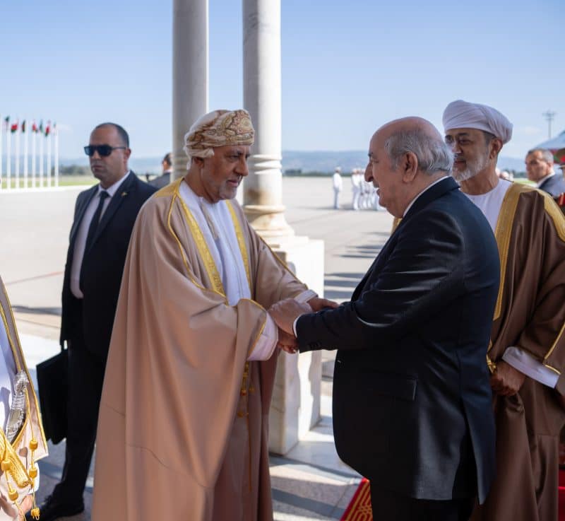 جلالةُ السُّلطان المعظّم يصلُ إلى الجزائر