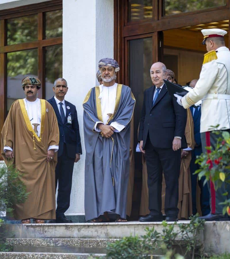 مراسمُ استقبال رسميةٌ لجلالةِ السُّلطان المعظم بمقرّ رئاسة الجمهوريّة الجزائريّة