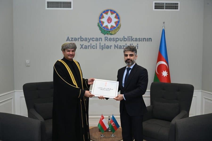 Azerbaijan: Ambassador presents copy of his credentials
