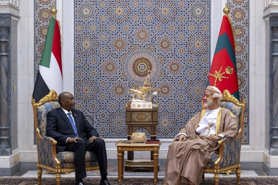 جلالة السلطان المعظم يستقبل رئيس مجلس السيادة بجمهورية السودان