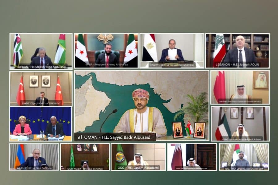 معالي السيد وزير الخارجية يترأس وفد سلطنة عمان في مؤتمر القادة الطارئ