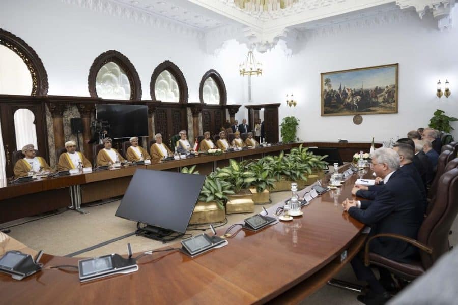 His Majesty and the Algerian President hold a bilateral meeting and official talks