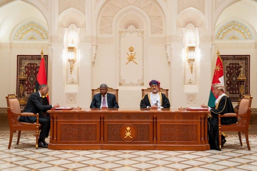 His Majesty and Angolan President preside at agreements signing