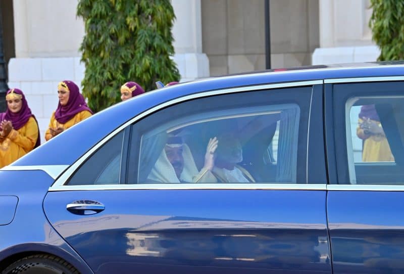 King of Bahrain arrives as honoured guest in Oman