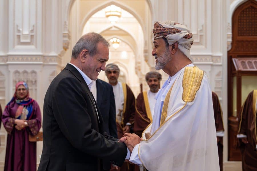 Hi Majesty hosts private luncheon, bids farewell to Iranian President