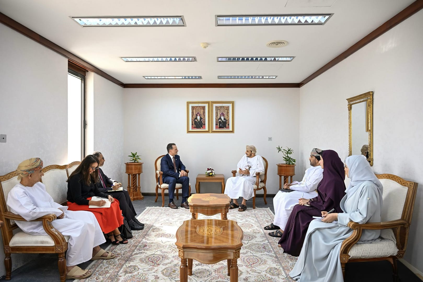 وكيل الوزارة للشؤون السياسية يستقبل مدير عام اللجنة الدولية للصليب الأحمر