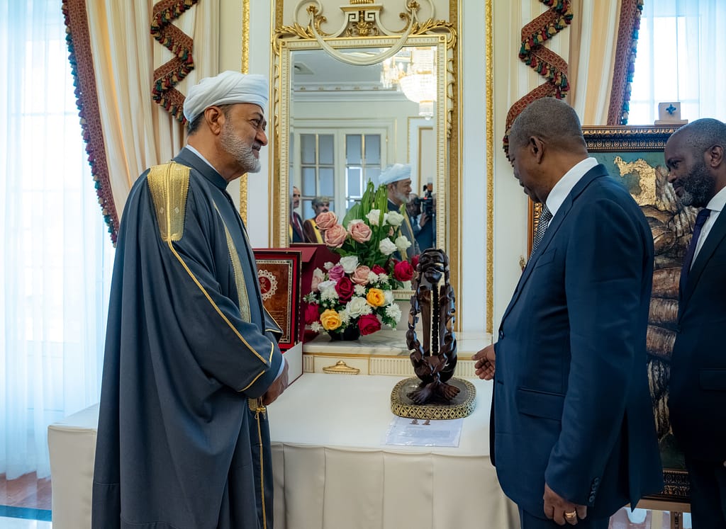Angolan President holds an official lunch for His Majesty